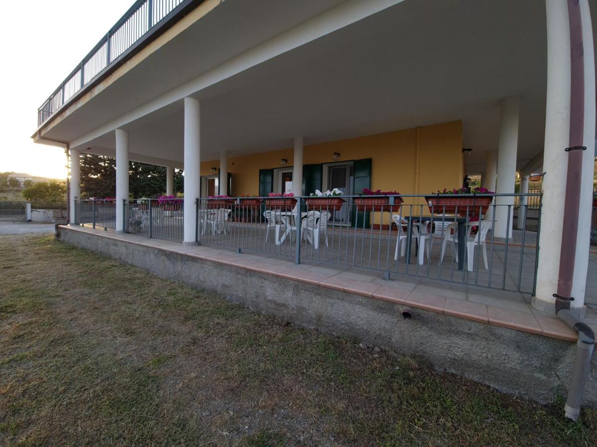 B&B La Petrosa Frascineto Bagian luar foto